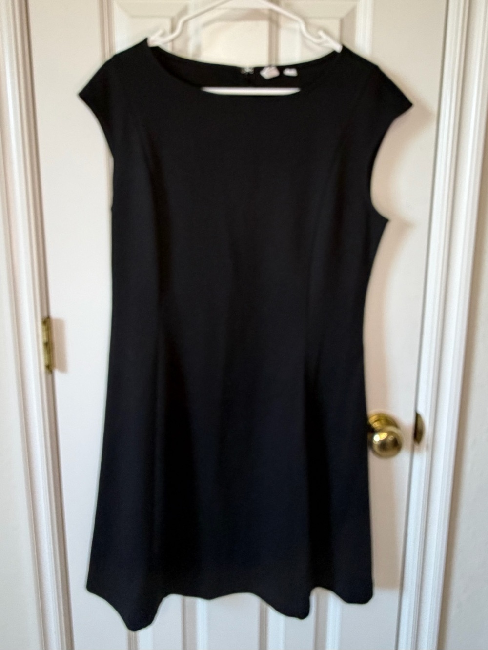 GAP Black Cap-Sleeve Fit-and-Flare Dress size 10